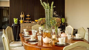Colazione a buffet, servita tutte le mattine (15 EUR a persona)