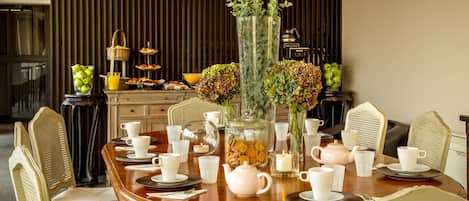 Desayuno buffet (EUR 15 por persona)