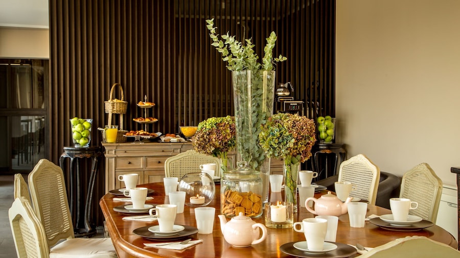 The B Place Hotel