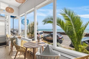 Terrace/patio - Beach Front Guest House (Eastbourne)
