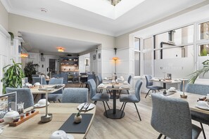 Breakfast area - Beach Front Guest House (Eastbourne)