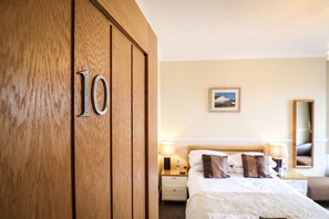 Double Room (3rd floor, rooftop view)