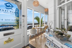 Terrace/patio - Beach Front Guest House (Eastbourne)