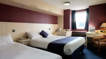 Desk, iron/ironing board, WiFi, bed sheets