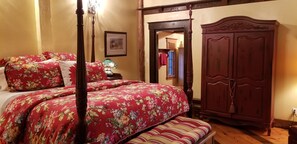 Christina's Cottage, 1 King Bed, Private Bathroom, Hill View | Premium bedding, individually decorated, individually furnished - Inn at Clearwater Pond (Quechee) (White River Junction)
