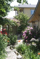 开间套房 | 高档床上用品、特色装修、特色家居、办公桌