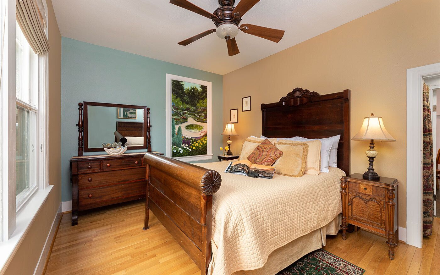 特色套房, 3 间卧室, 双浴室, 一层 | 高档床上用品、特色装修、特色家居、办公桌