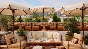 Terrace/patio - Holloway House (West Hollywood)