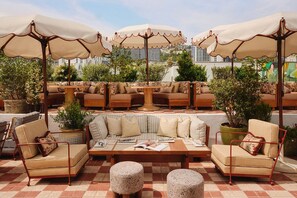 Terrace/patio - Holloway House (West Hollywood)