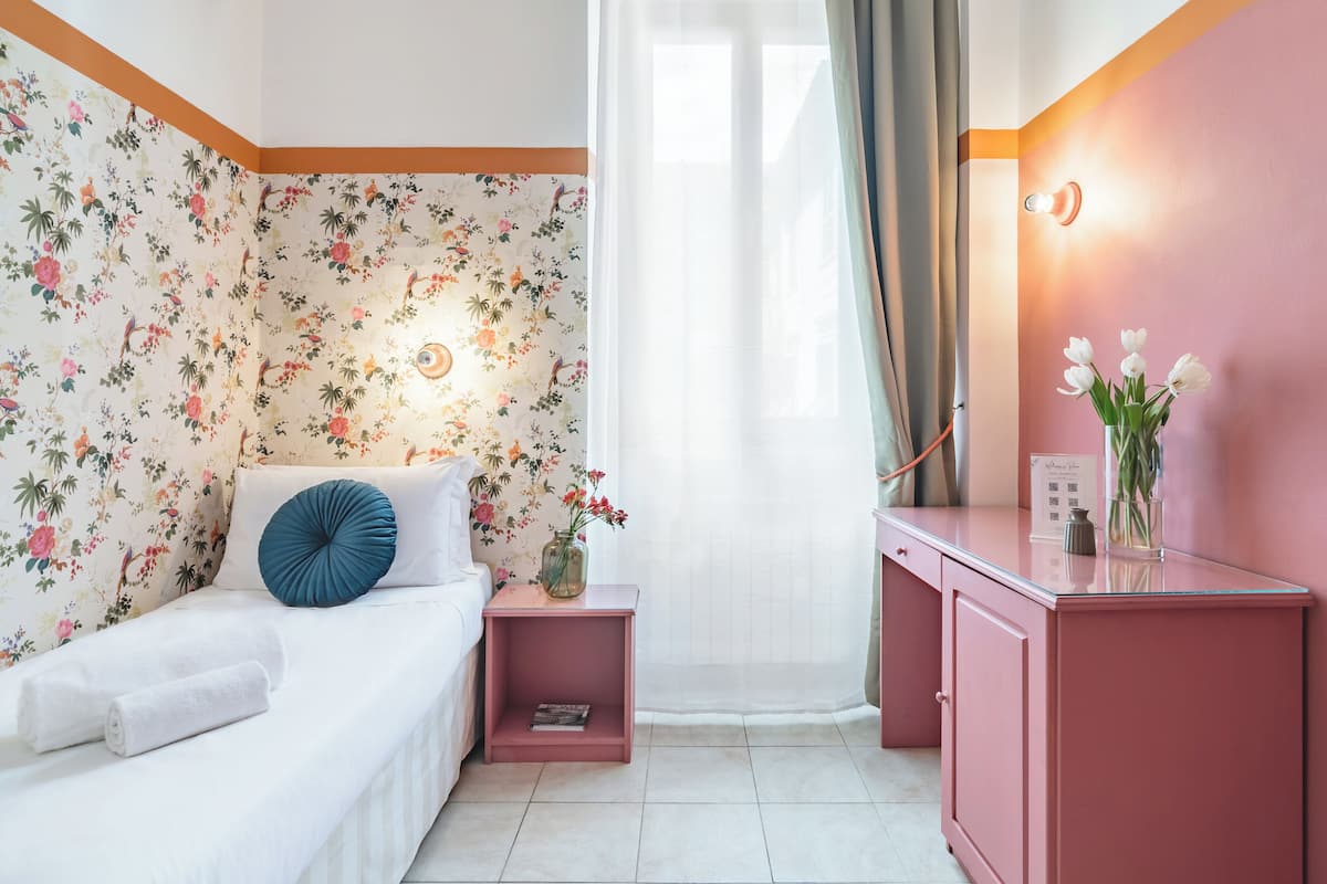 Single Room | Minibar, in-room safe, desk, free WiFi