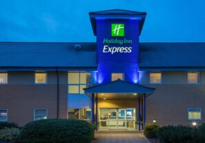 Exterior - Holiday Inn Express Braintree by IHG (Braintree)