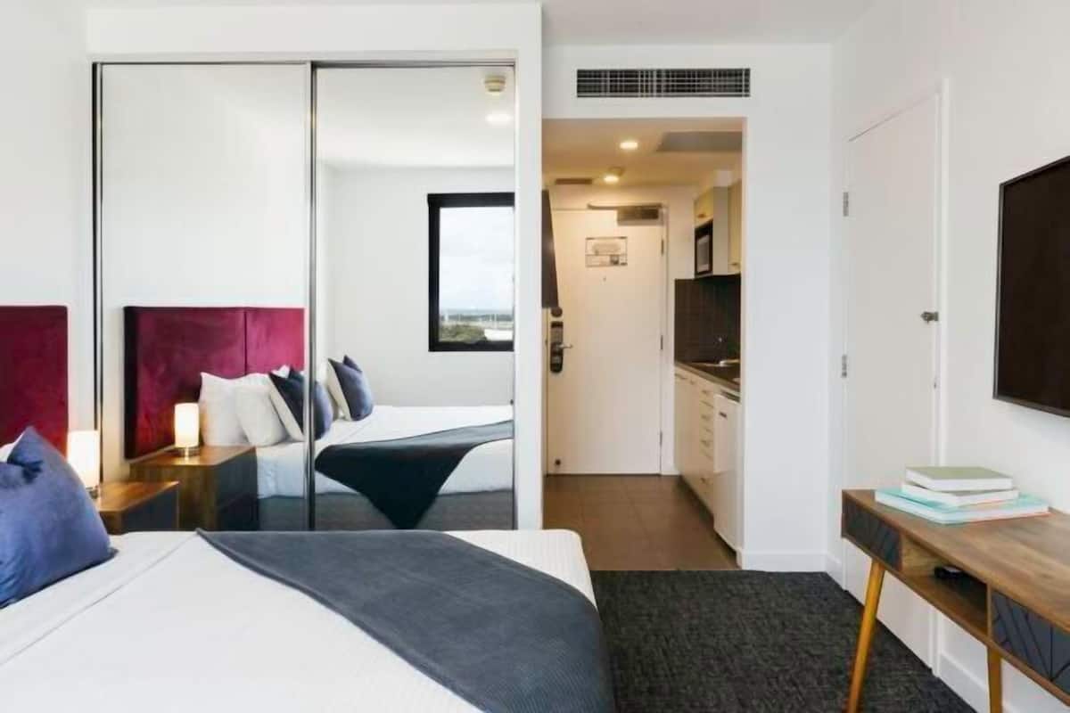 1 bedroom, in-room safe, desk, blackout drapes