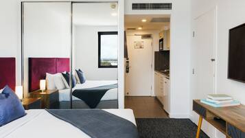 Standard Studio, 1 King Bed | Private kitchen | Microwave, stovetop, coffee/tea maker, electric kettle