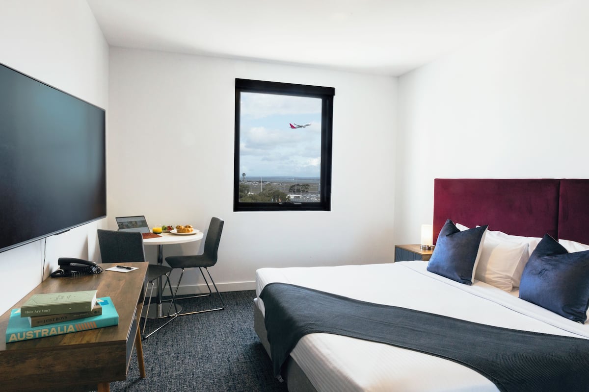 1 bedroom, in-room safe, desk, blackout curtains