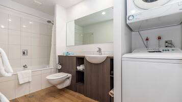 Standard Apartment, 1 Bedroom | Bathroom | Combined shower/tub, free toiletries, hair dryer, towels