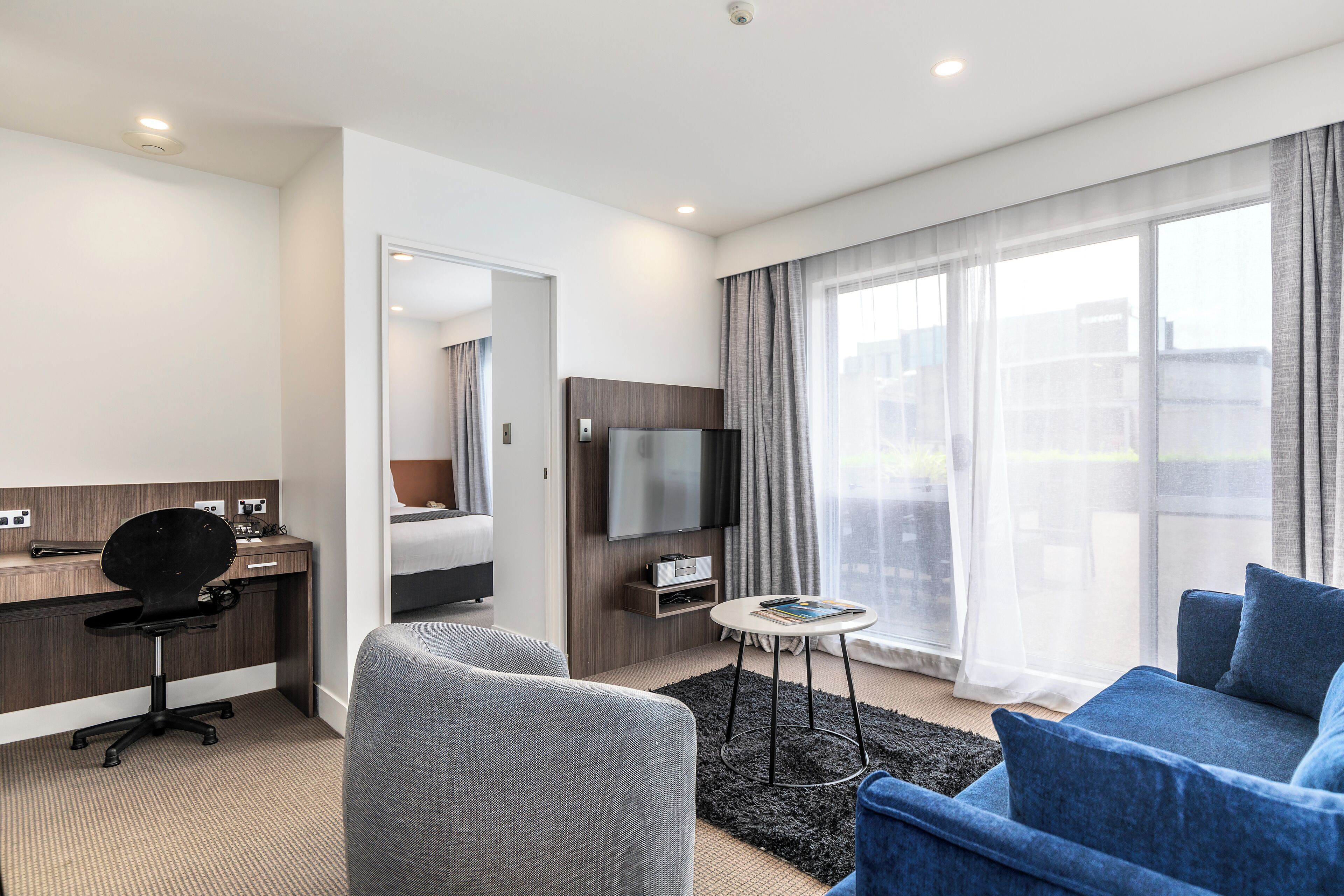 标准公寓, 2 间卧室 | 起居区 |  平板电视、DVD 播放器、iPod 基座