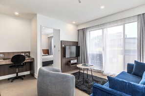 Appartamento Standard, 2 camere da letto | Area soggiorno | TV a schermo piatto, lettore DVD, docking station per iPod