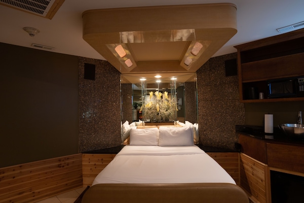 Standard Suite, 1 Queen Bed, Non Smoking (Adults Only) | Premium bedding, desk, iron/ironing board, free WiFi