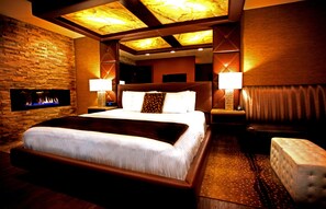Room, 1 King Bed | Premium bedding, desk, iron/ironing board, free WiFi - The Champagne Lodge & Luxury Suites (Willowbrook)