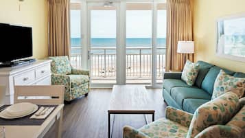 Télévision, lecteur de DVD, table de tennis de table, livres