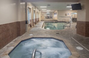 Indoor spa tub - Royal Floridian Resort (Ormond Beach)