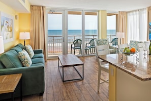 32-inch flat-screen TV with cable channels, DVD player, ping pong - Royal Floridian Resort (Ormond Beach)