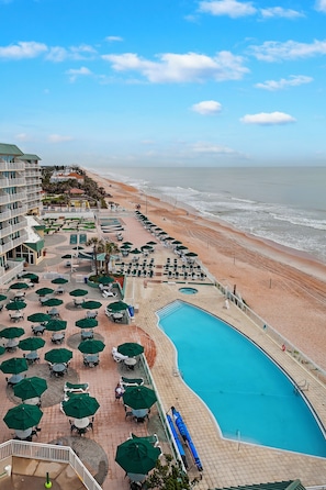 Indoor pool, outdoor pool, pool umbrellas, pool loungers - Royal Floridian Resort (Ormond Beach)
