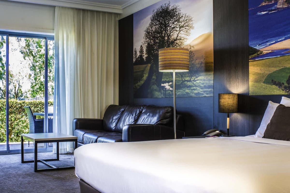 Superior Room, 1 King Bed, Balcony