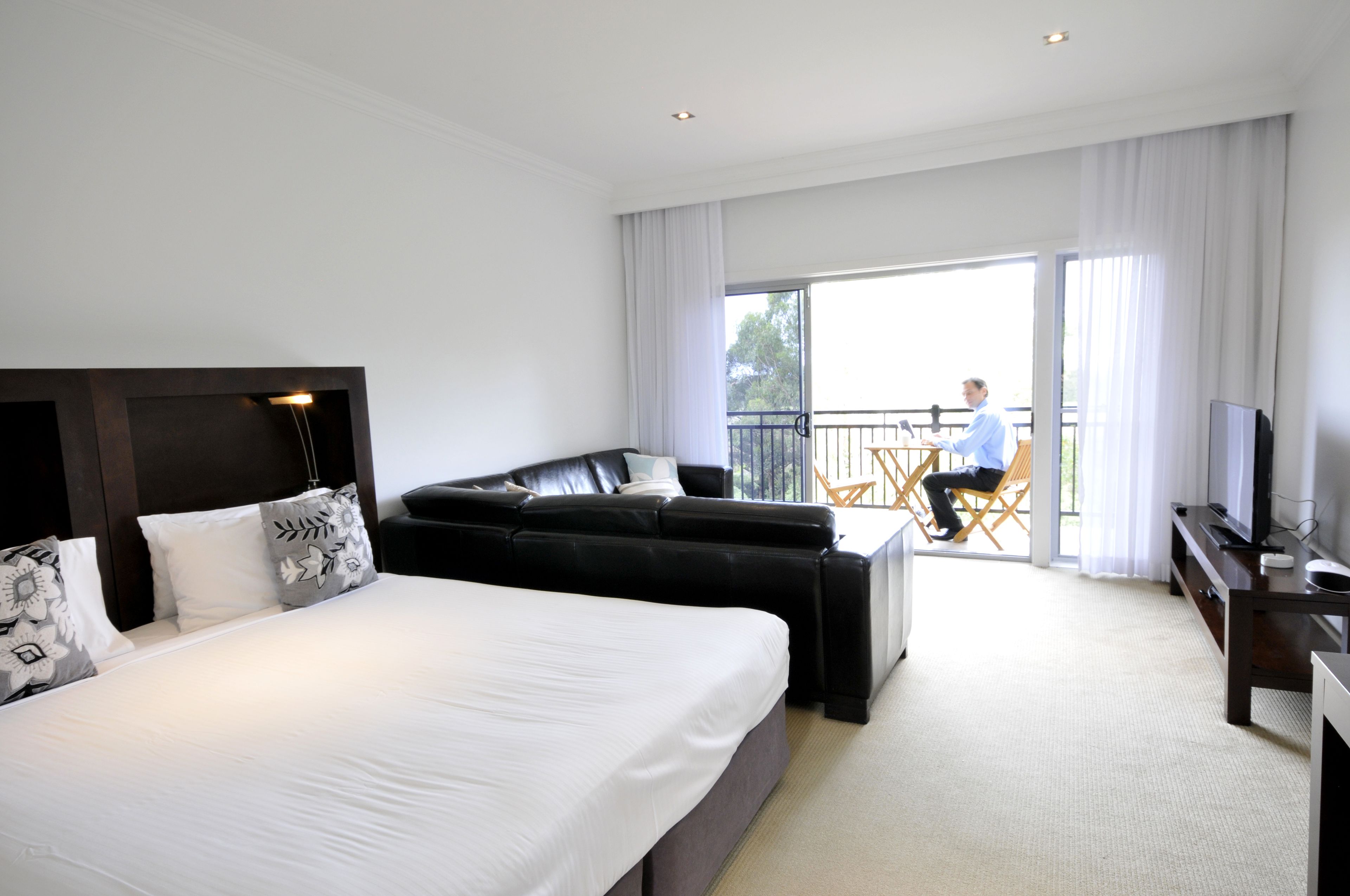 Luxe beddengoed, een strijkplank/strijkijzer, babybedden (toeslag)