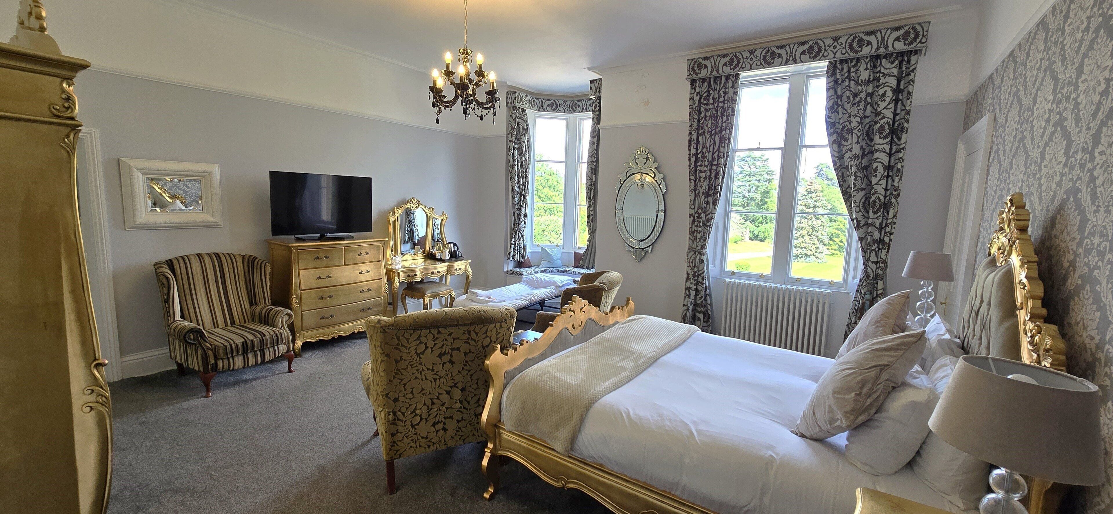 Manor House Superior Double Room | In-room safe, individually furnished, desk, iron/ironing board