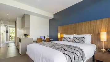 2 habitaciones, escritorio y espacio para trabajar con laptop