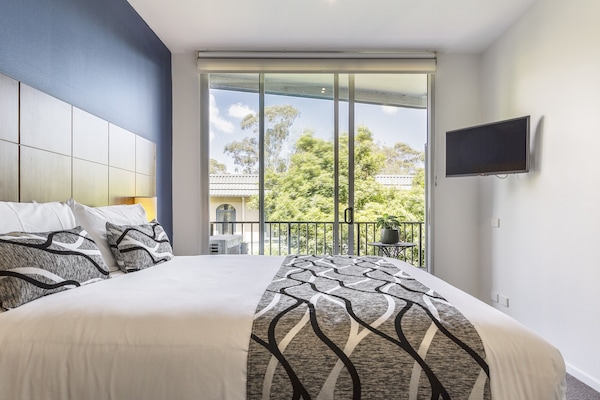 Skrivebord, skrivebord for bærbar PC, strykejern/-brett og barnesenger