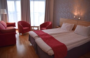 In-room safe, desk, blackout drapes, soundproofing - Hotell Årjäng (Årjäng)