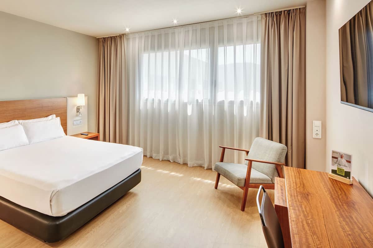Superior Double Room | Minibar, in-room safe, soundproofing, free WiFi