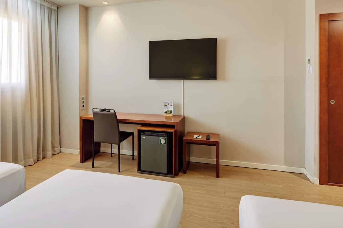 Classic-Zweibettzimmer (con Cama Extra) | Minibar, Zimmersafe, schallisolierte Zimmer, kostenloses WLAN