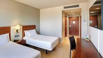 Classic Twin Room | Minibar, in-room safe, soundproofing, free WiFi