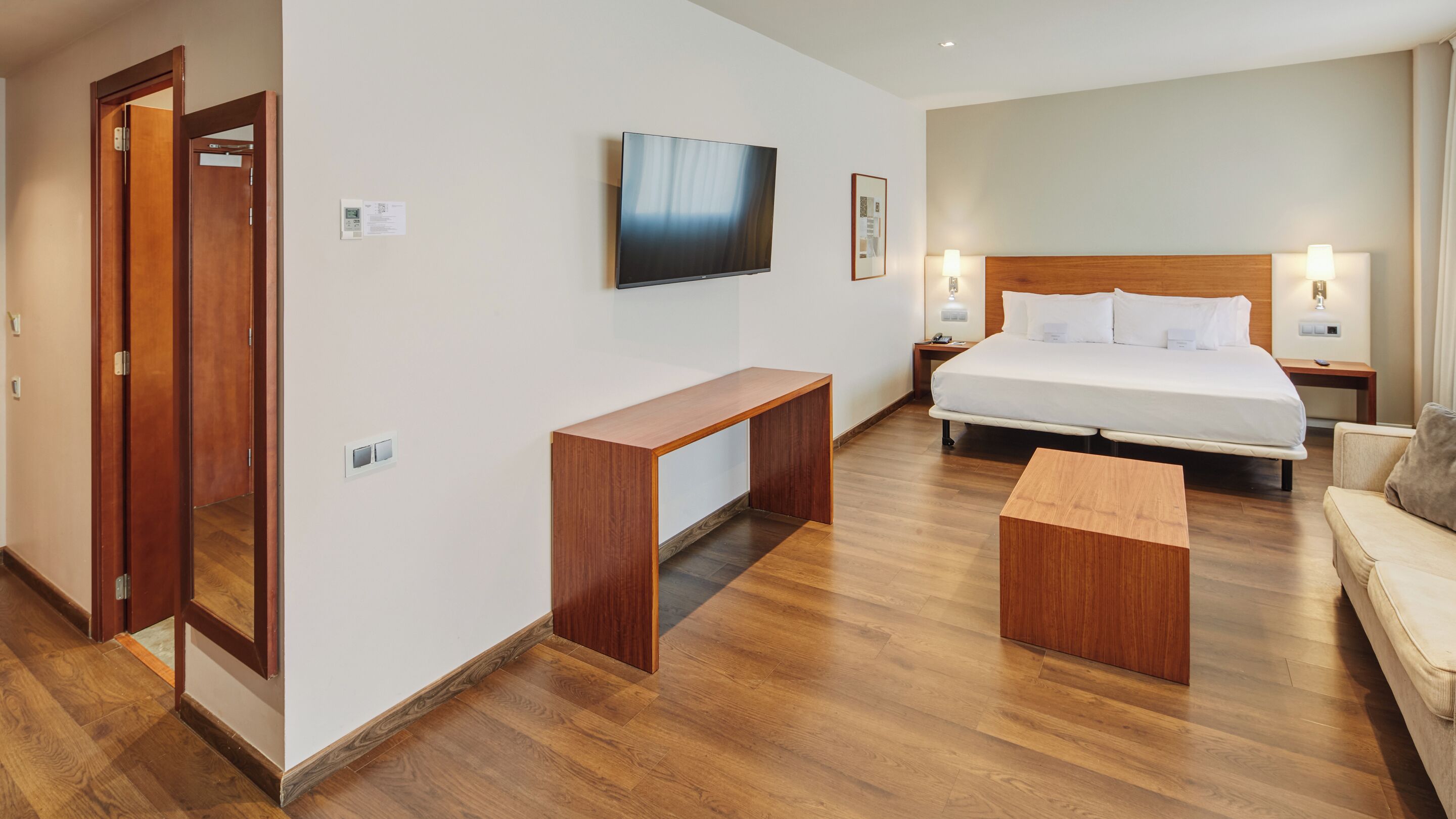 迷你吧、客房內保險箱、隔音、免費無線上網