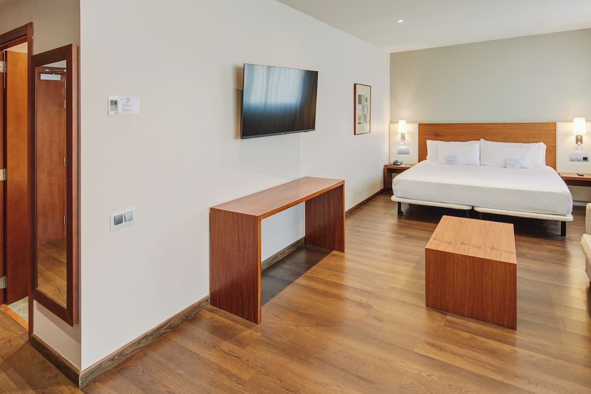 迷你吧、客房內保險箱、隔音、免費無線上網