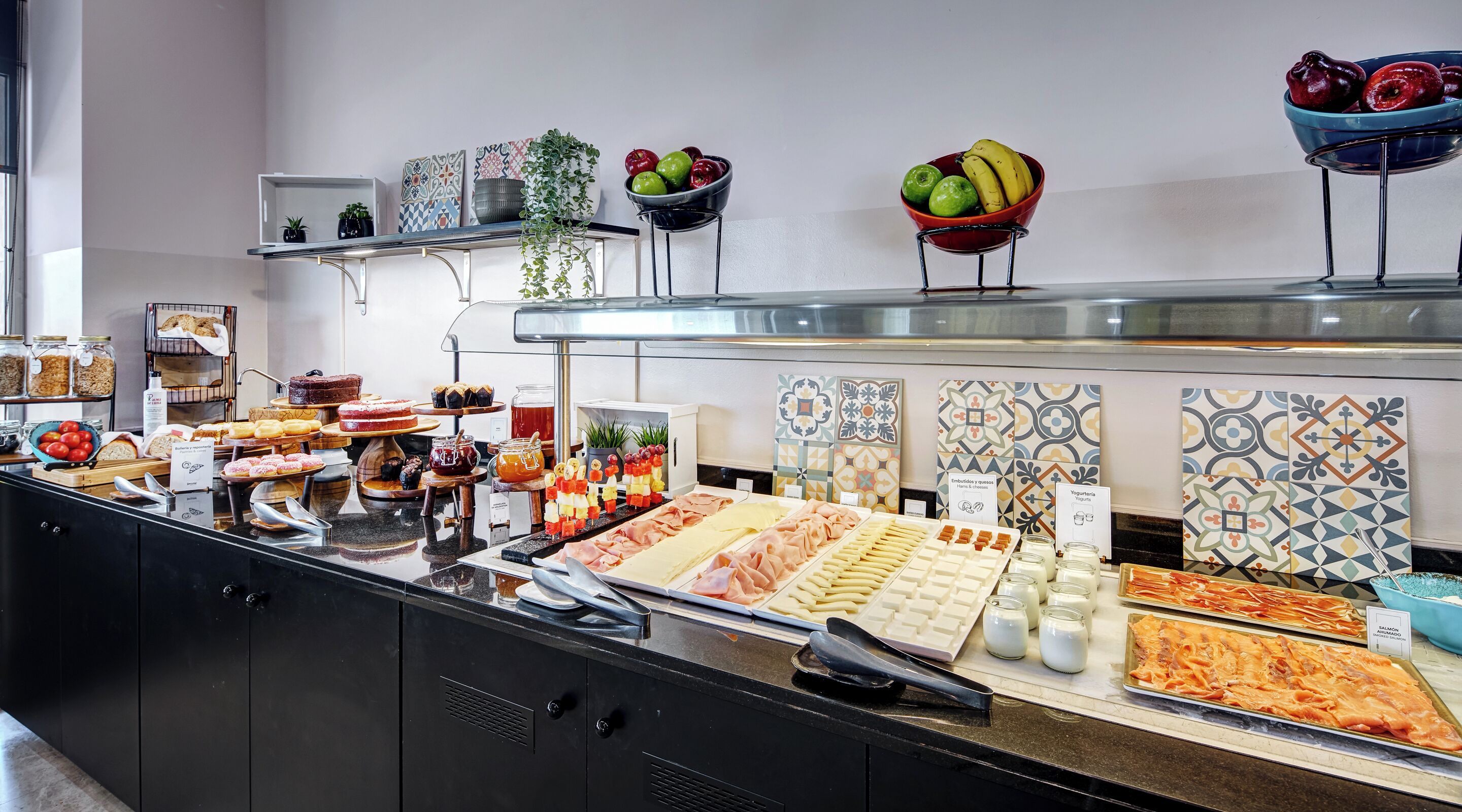 Petit déjeuner buffet servi tous les jours en supplément