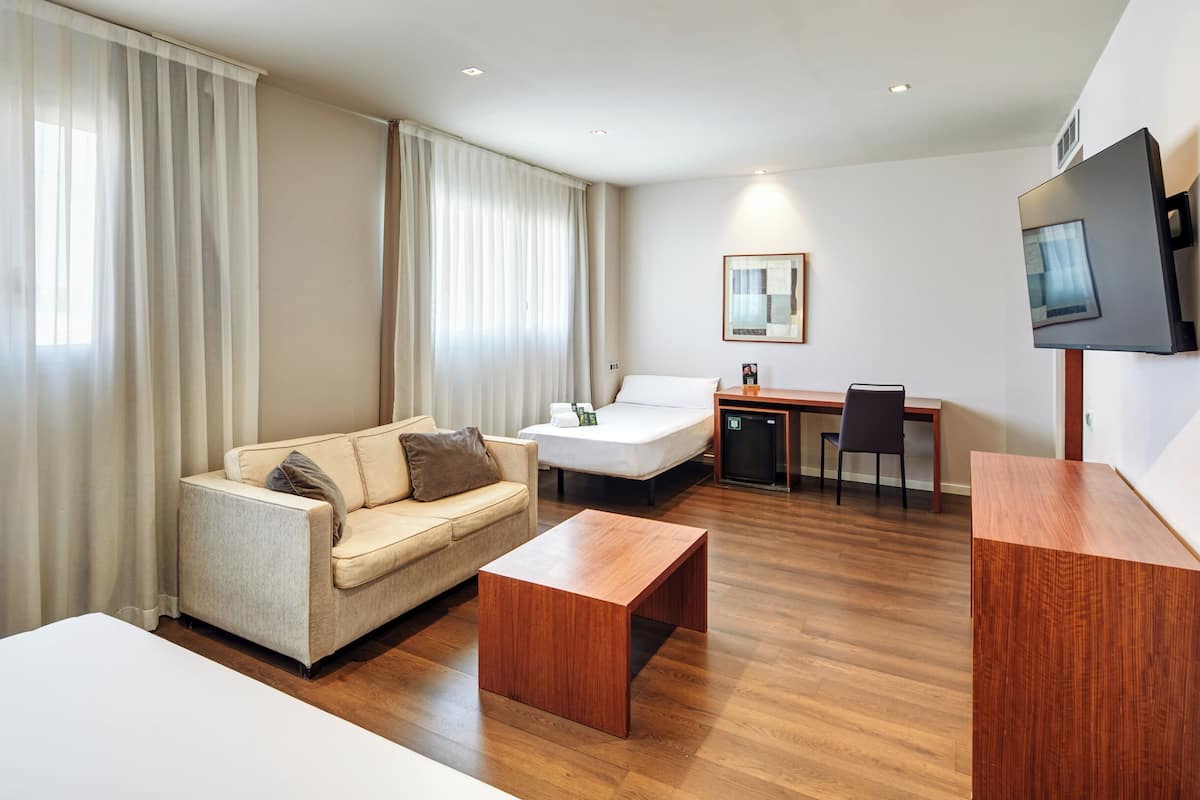 Superior Double Room | Minibar, in-room safe, soundproofing, free WiFi