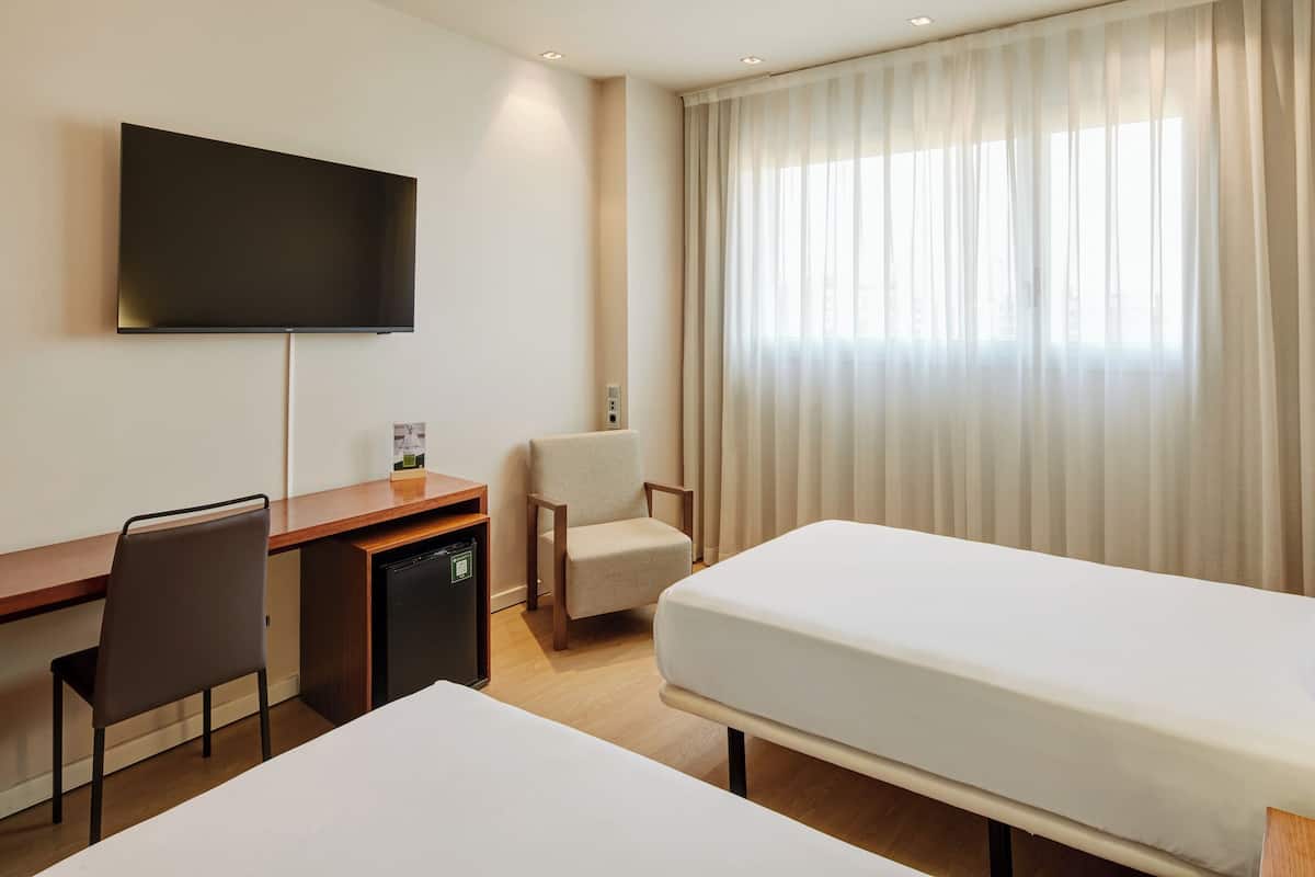 Minibar, in-room safe, soundproofing, free WiFi