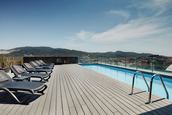 Outdoor pool, pool loungers