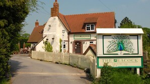 Unclassified image, 5 of 27, button - The Peacock Country Inn (Chinnor)