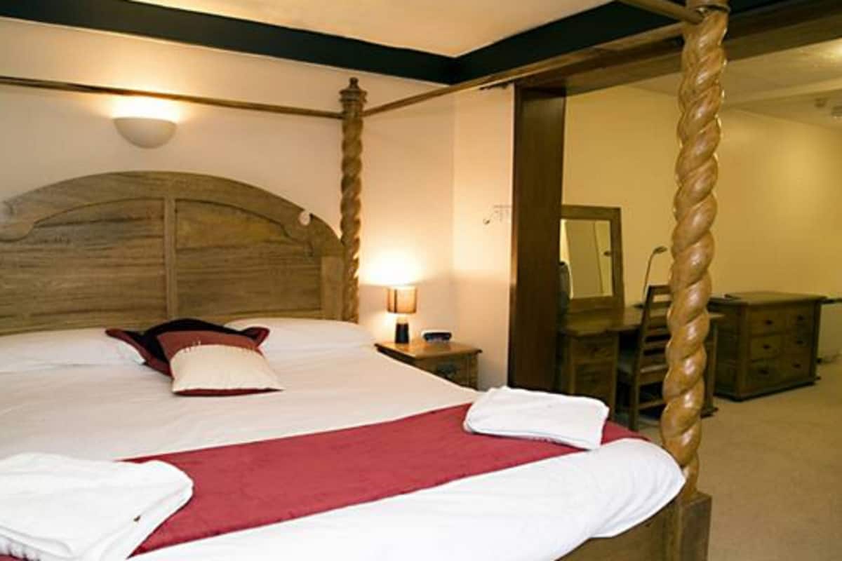 Iron/ironing board, rollaway beds, free WiFi