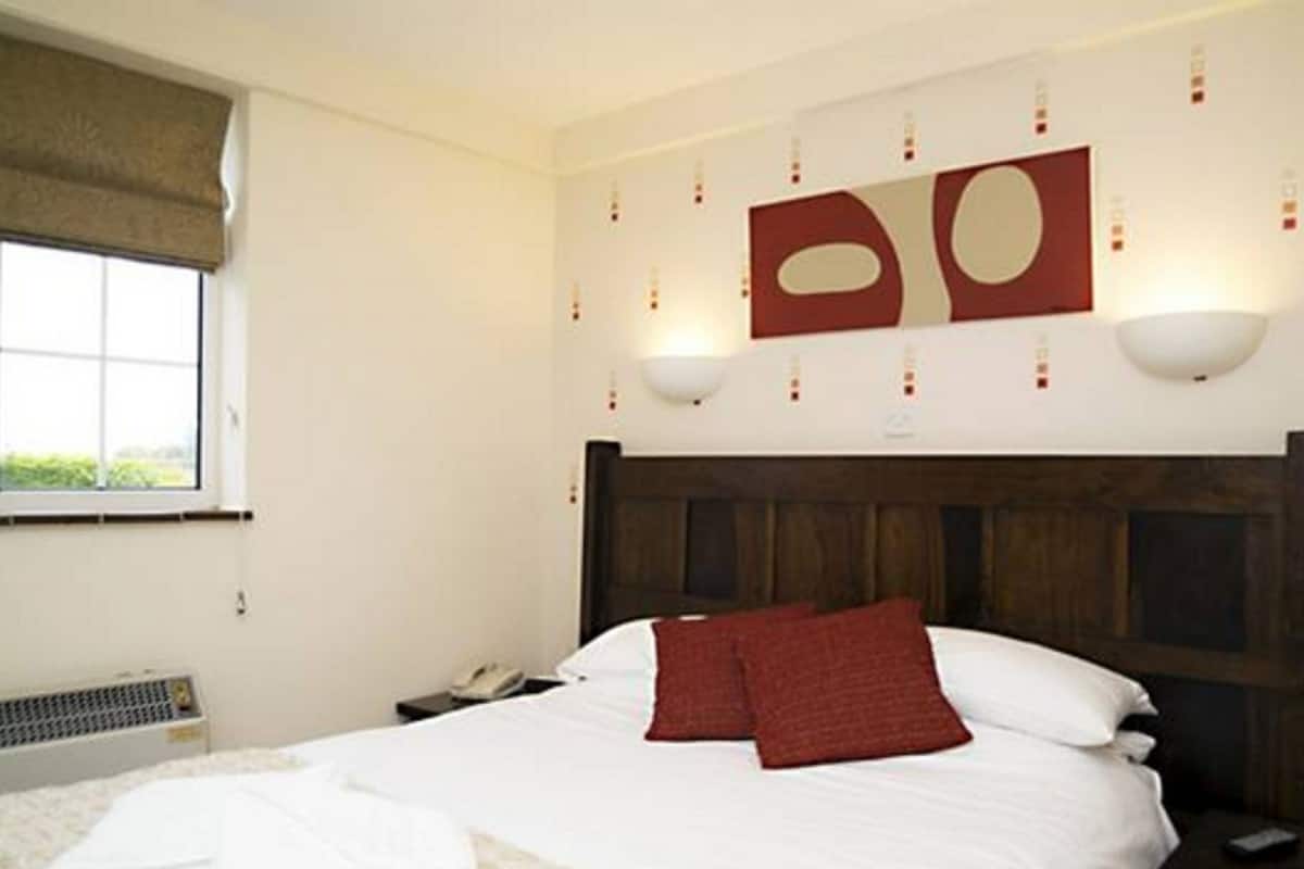 Family Room | Iron/ironing board, rollaway beds (surcharge), WiFi (free)