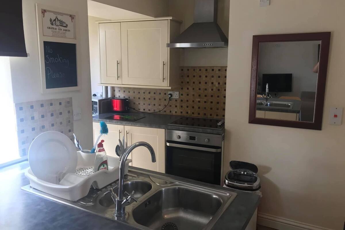 cottage, ensuite (three-bedroom townhouse) | shared kitchen