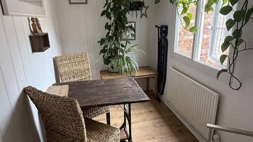 Cottage, Ensuite (Two-Bedroom House) | Restaurant