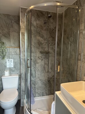 村舍, 独立浴室 (Two-Bedroom House) | 浴室