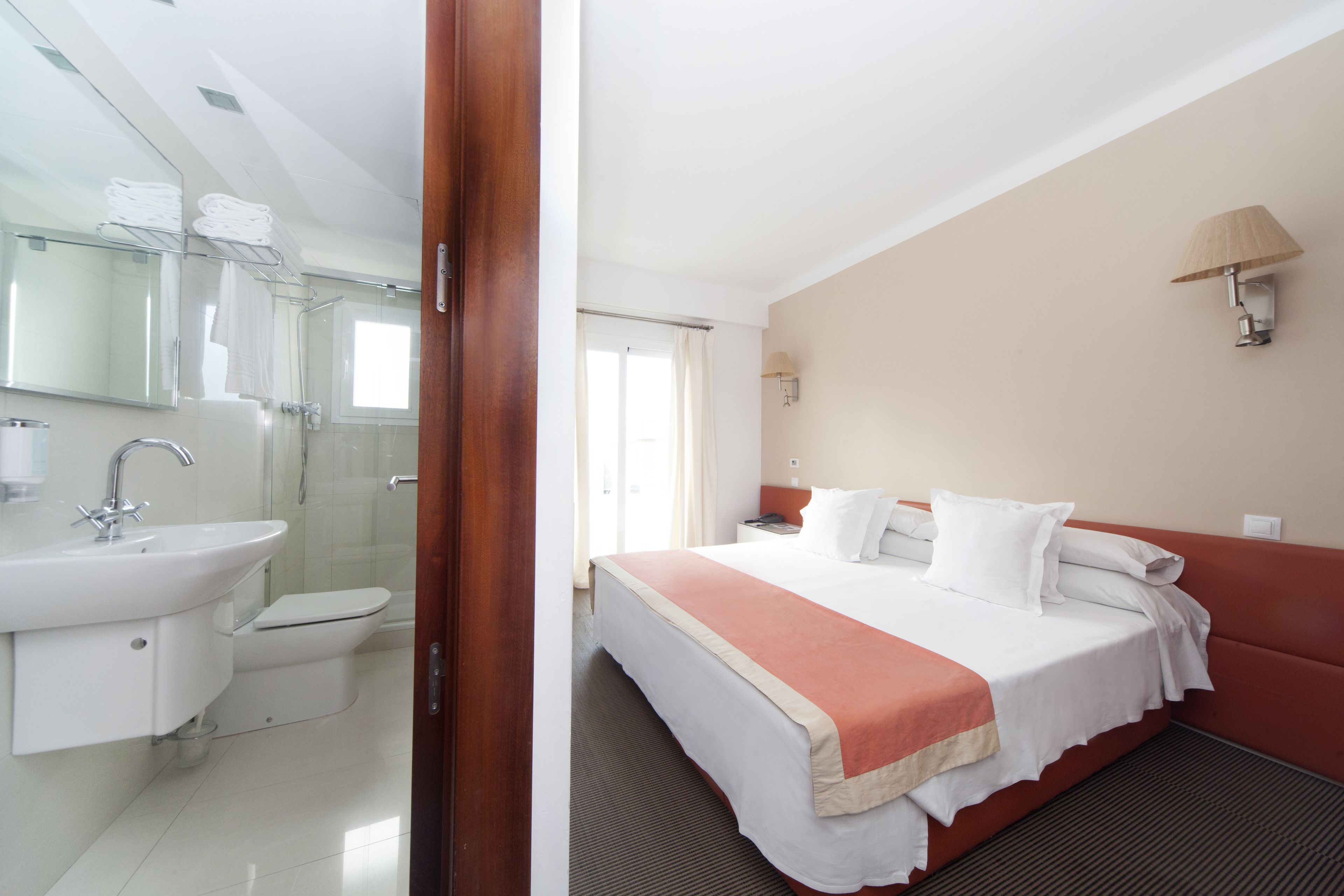 1 bedroom, in-room safe, soundproofing, free wifi