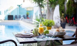 Desayuno buffet todos los días (con cargo) 